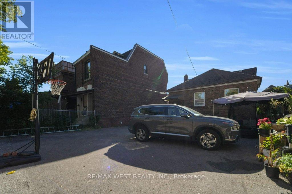 225 Oakwood Avenue, Toronto (oakwood Village), Ontario