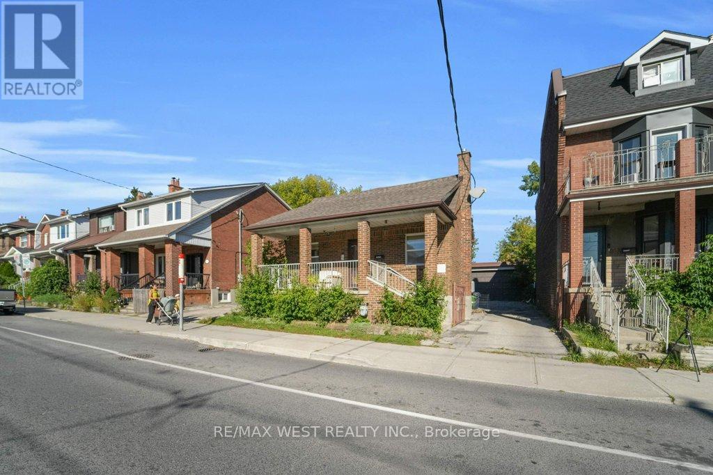 225 Oakwood Avenue, Toronto (oakwood Village), Ontario