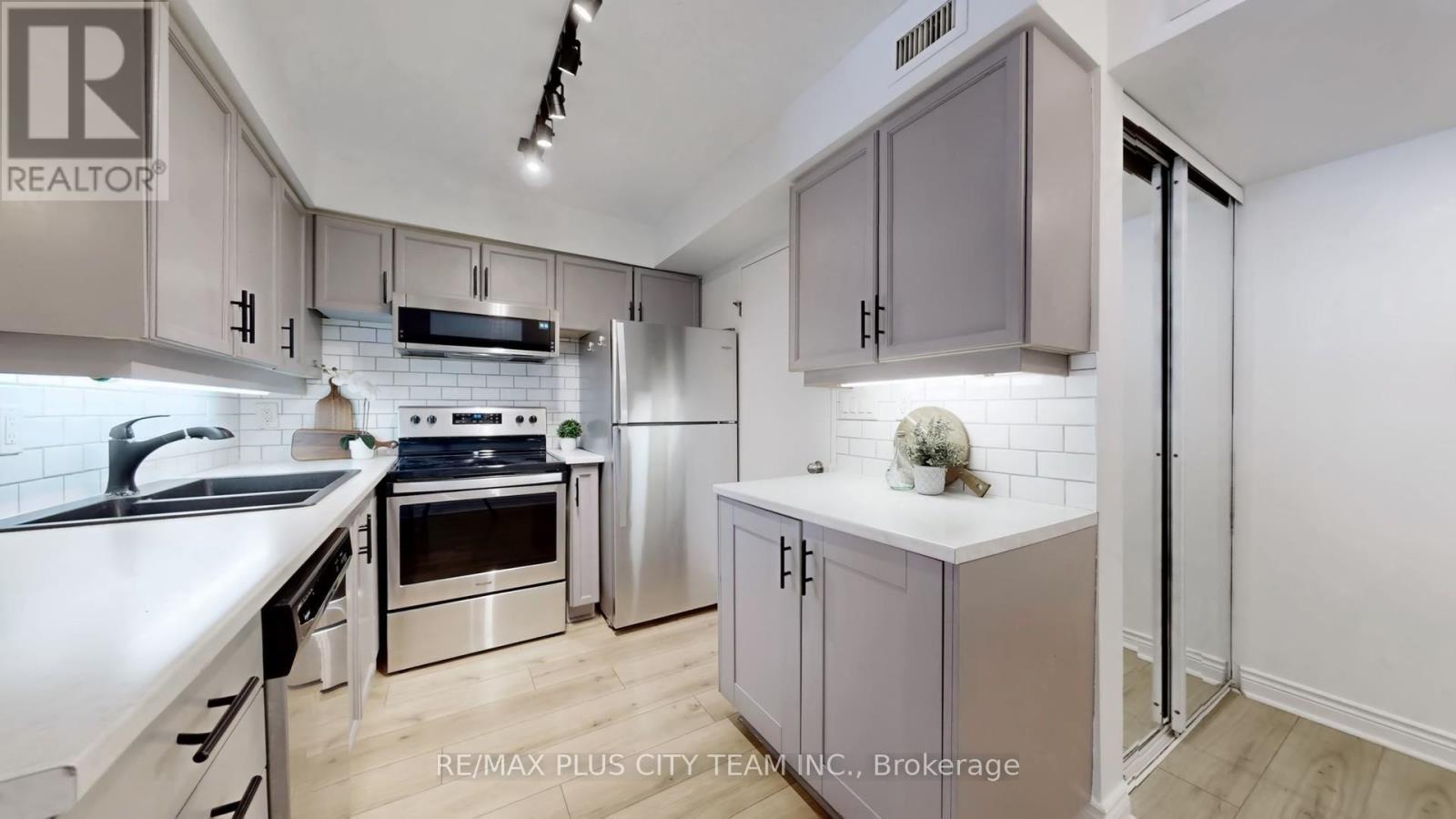 205 - 65 Scadding Avenue, Toronto (waterfront Communities), Ontario