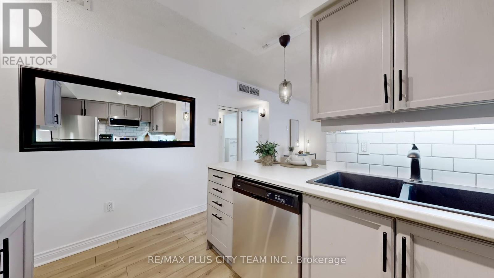 205 - 65 Scadding Avenue, Toronto (waterfront Communities), Ontario