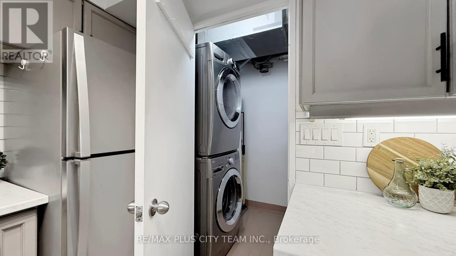 205 - 65 Scadding Avenue, Toronto (waterfront Communities), Ontario