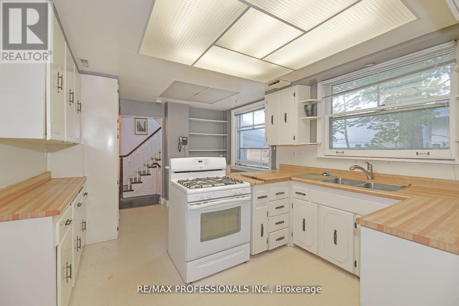 1161 Royal York Road, Toronto (edenbridge-humber Valley), Ontario