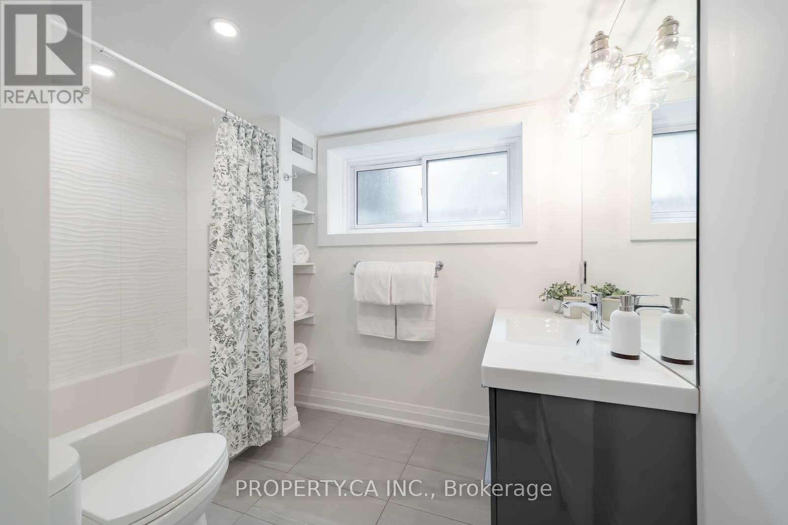 1533 Rometown Drive, Mississauga (lakeview), Ontario