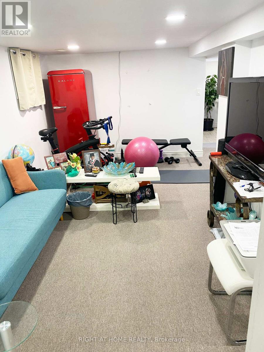 42 Yardley Avenue, Toronto (o'connor-parkview), Ontario