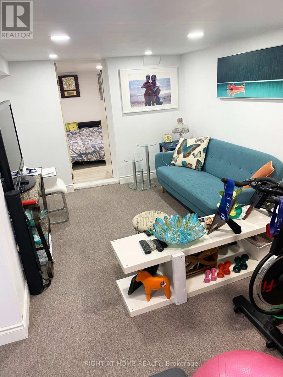 42 Yardley Avenue, Toronto (o'connor-parkview), Ontario