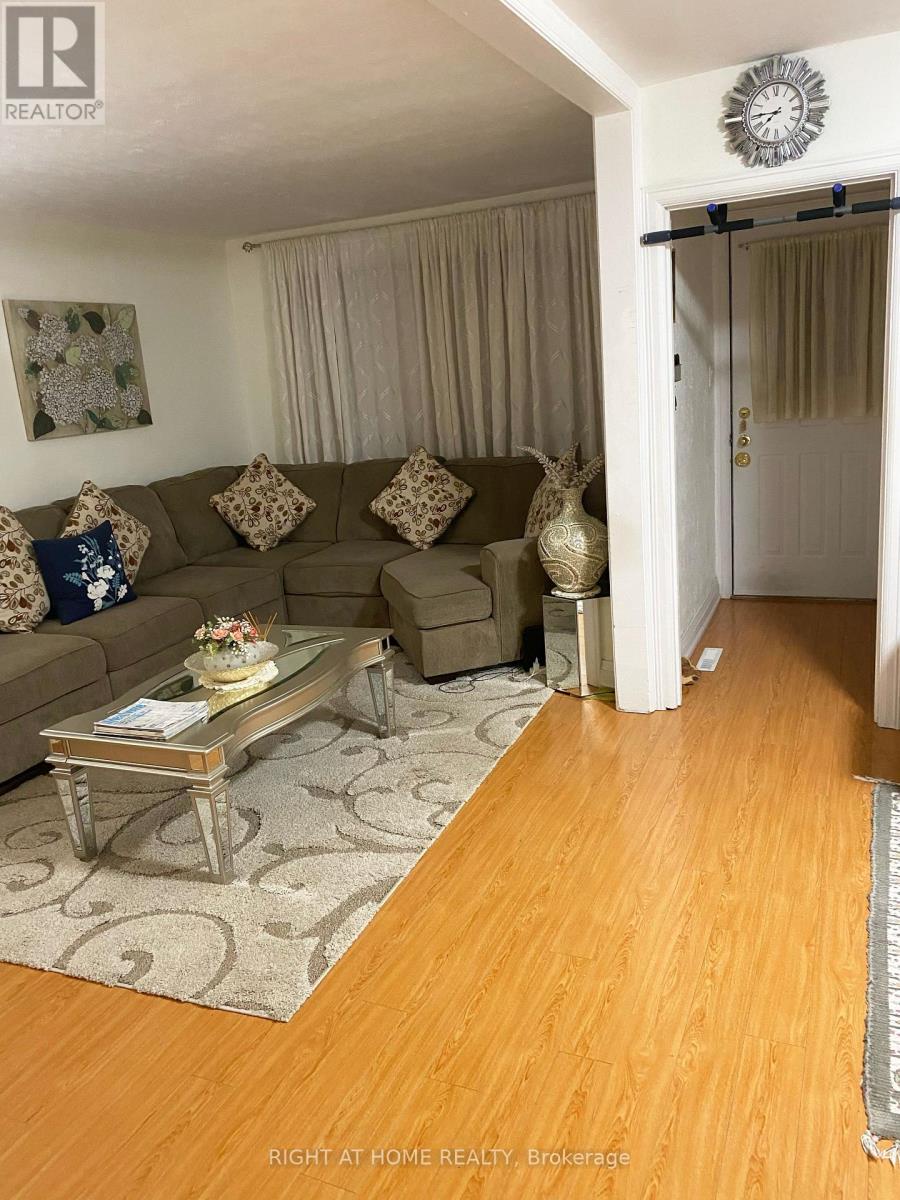 42 Yardley Avenue, Toronto (o'connor-parkview), Ontario