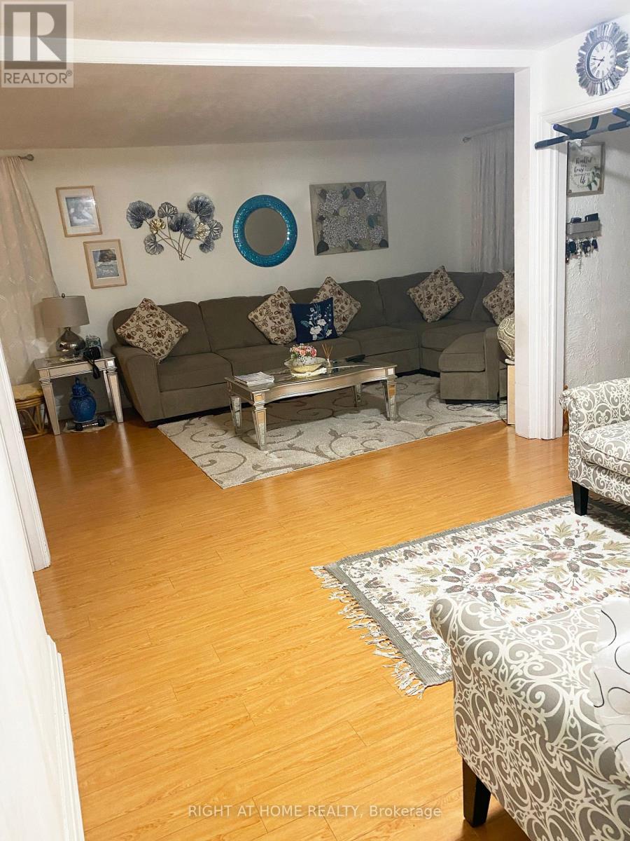 42 Yardley Avenue, Toronto (o'connor-parkview), Ontario