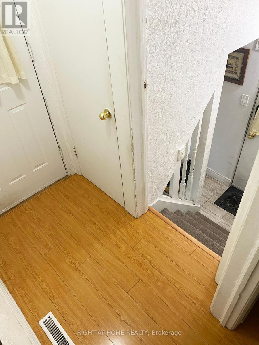 42 Yardley Avenue, Toronto (o'connor-parkview), Ontario