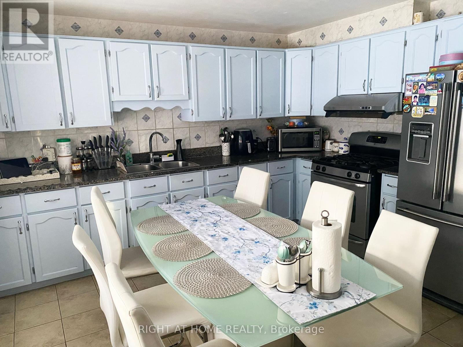 42 Yardley Avenue, Toronto (o'connor-parkview), Ontario