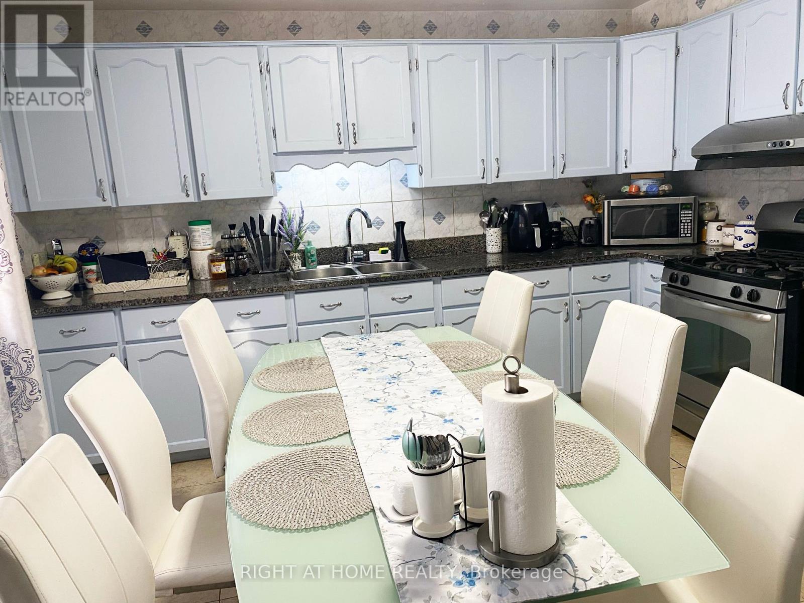 42 Yardley Avenue, Toronto (o'connor-parkview), Ontario