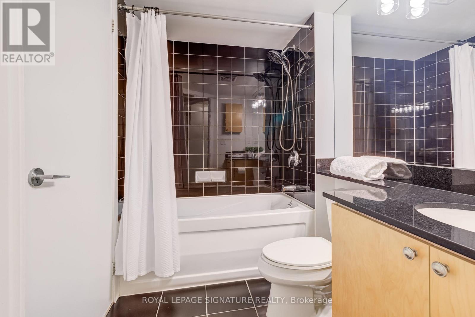 304 - 231 Fort York Boulevard, Toronto (niagara), Ontario