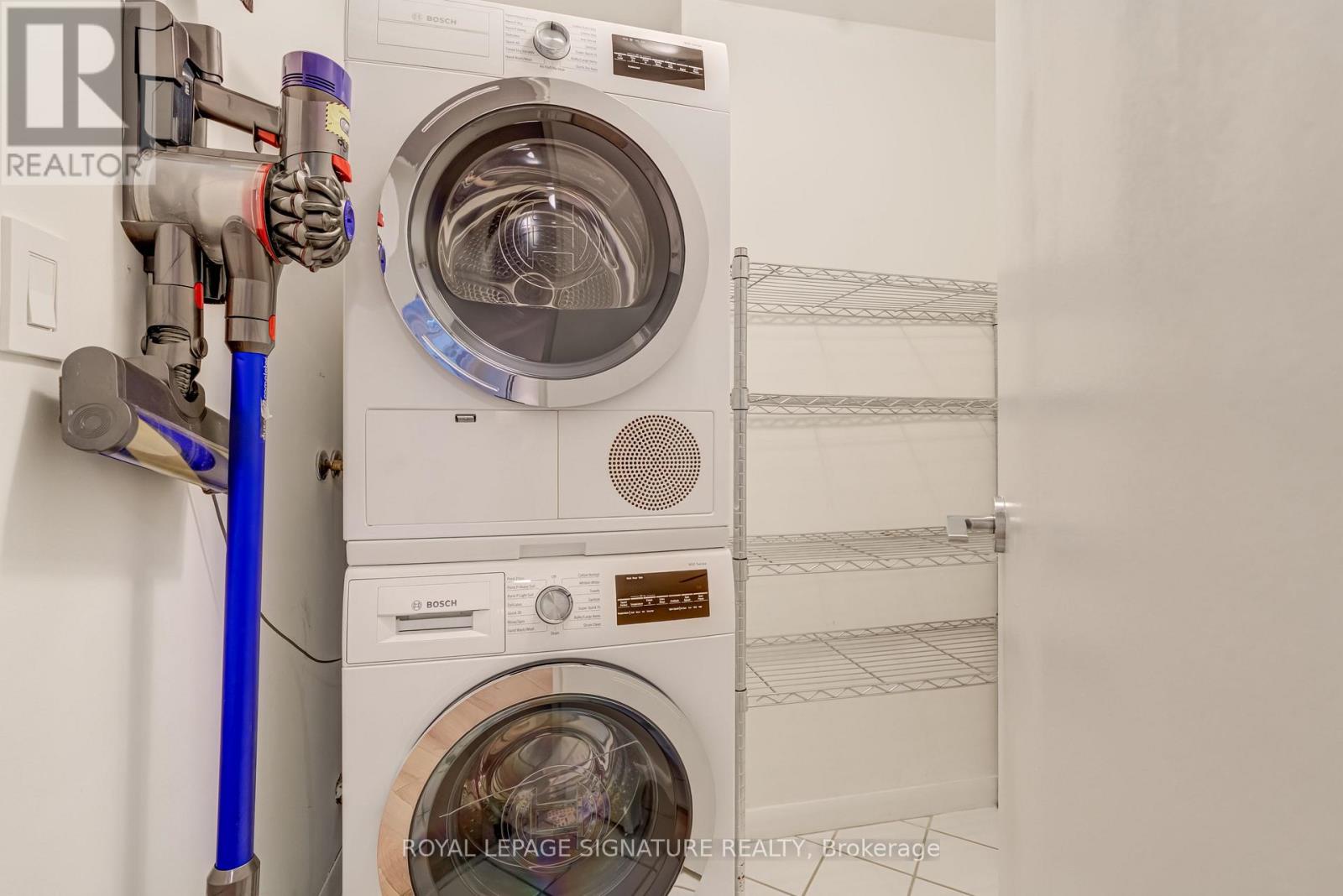 304 - 231 Fort York Boulevard, Toronto (niagara), Ontario