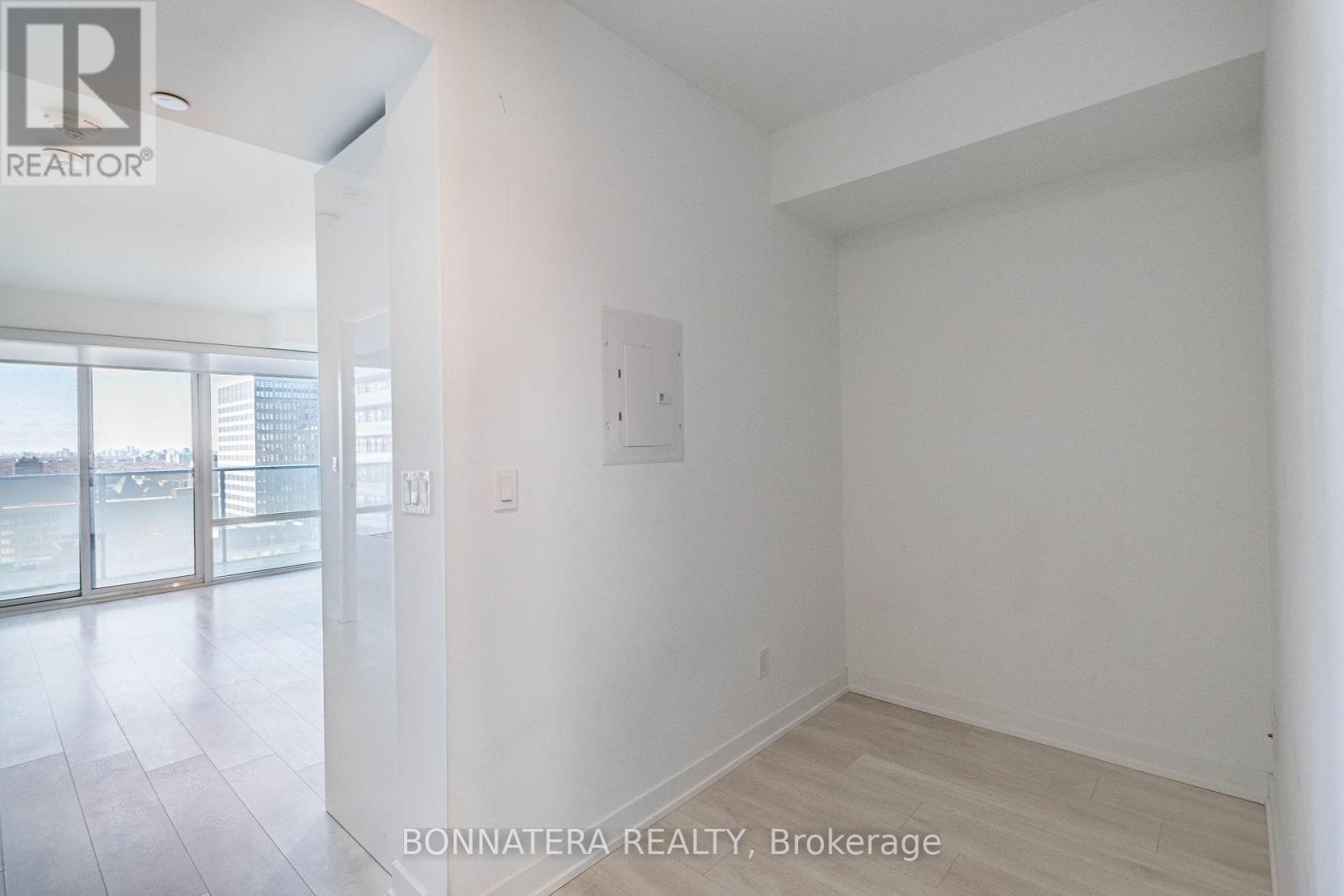 2113 - 501 Yonge Street, Toronto (church-yonge Corridor), Ontario