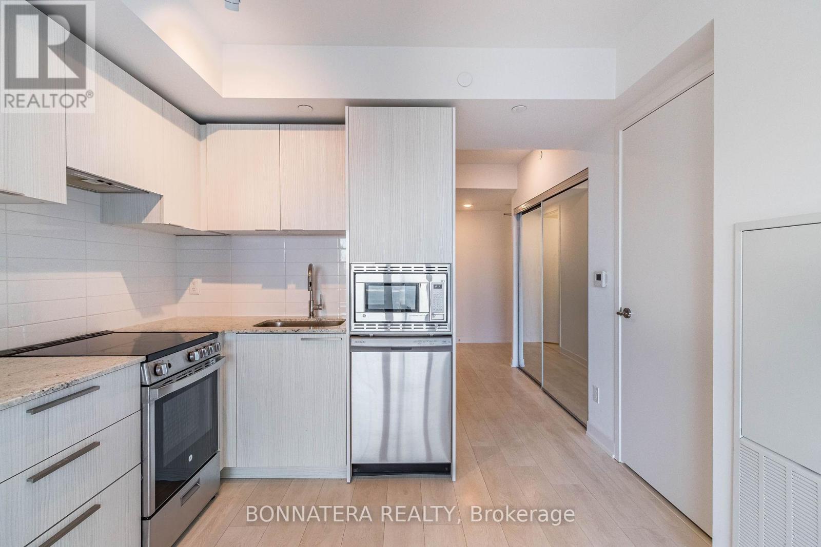 2113 - 501 Yonge Street, Toronto (church-yonge Corridor), Ontario