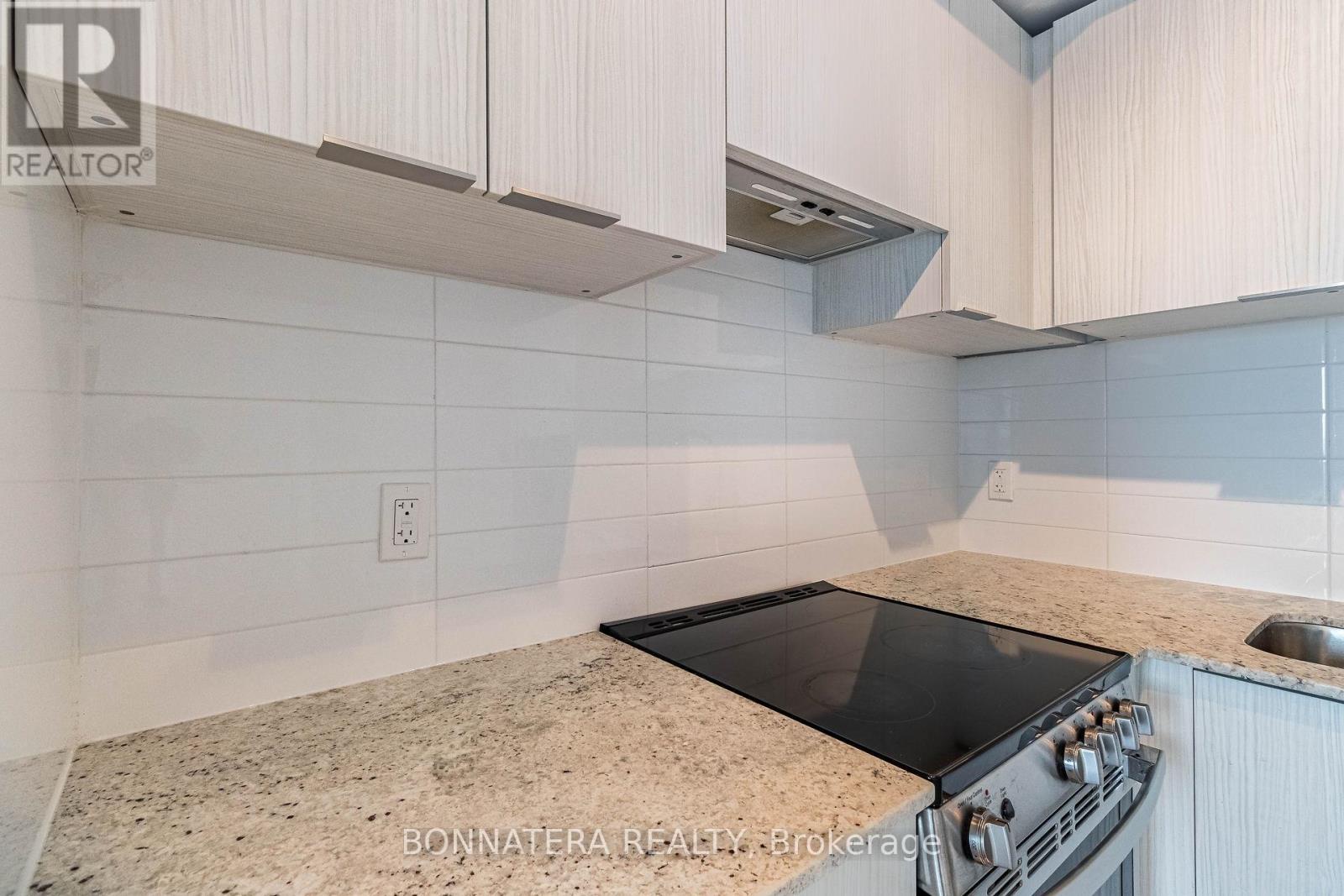 2113 - 501 Yonge Street, Toronto (church-yonge Corridor), Ontario