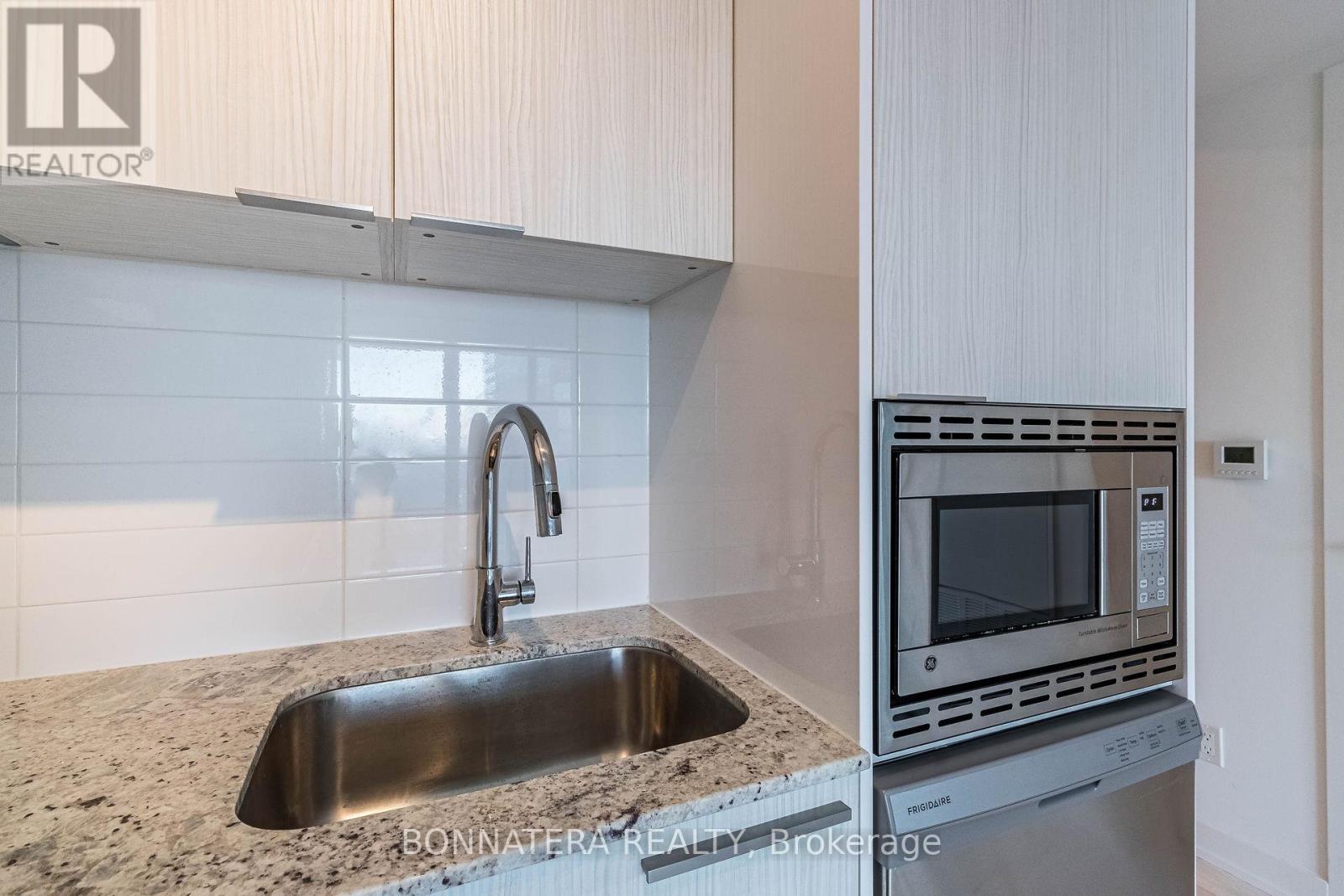 2113 - 501 Yonge Street, Toronto (church-yonge Corridor), Ontario