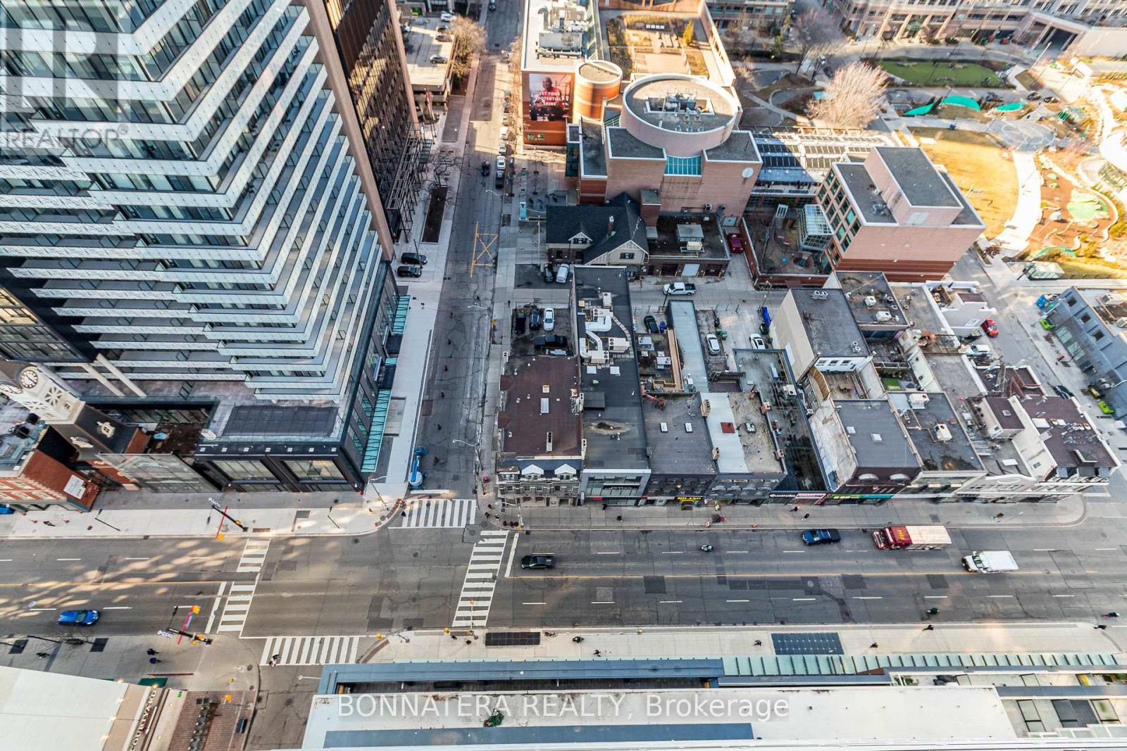 2113 - 501 Yonge Street, Toronto (church-yonge Corridor), Ontario