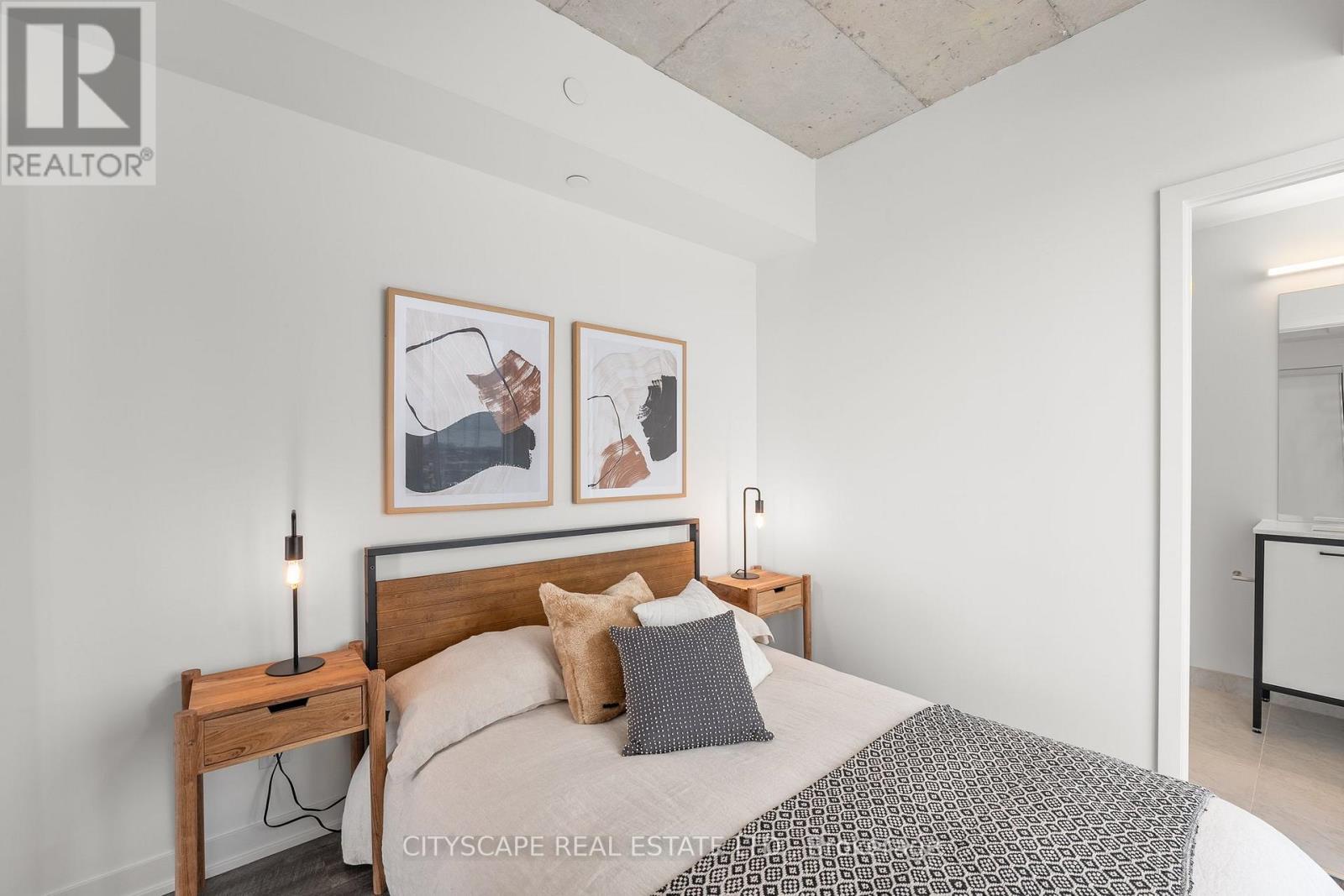 911 - 1808 St. Clair Avenue W, Toronto (weston-pellam Park), Ontario