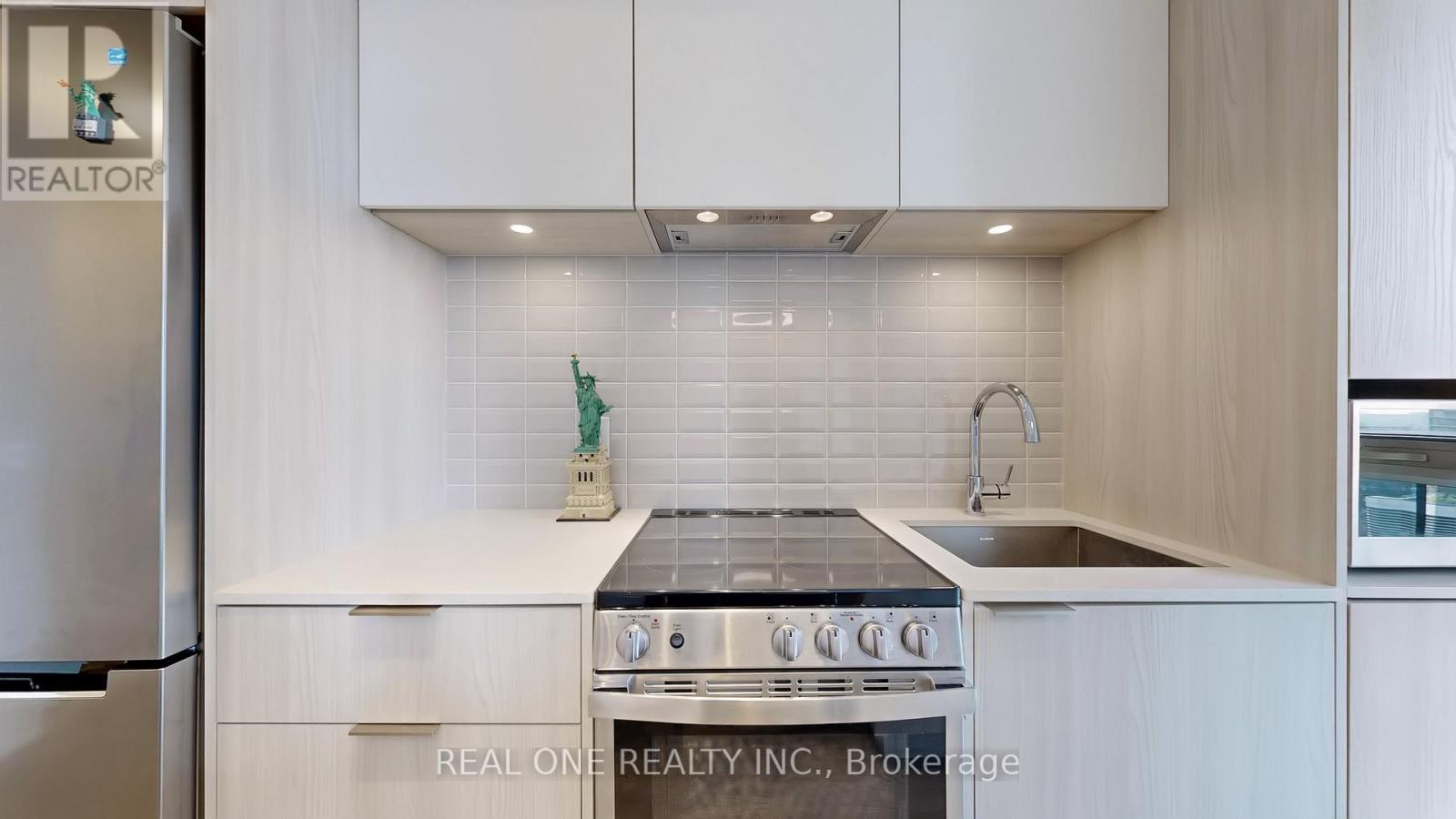 808 - 70 Annie Craig Drive, Toronto (mimico), Ontario