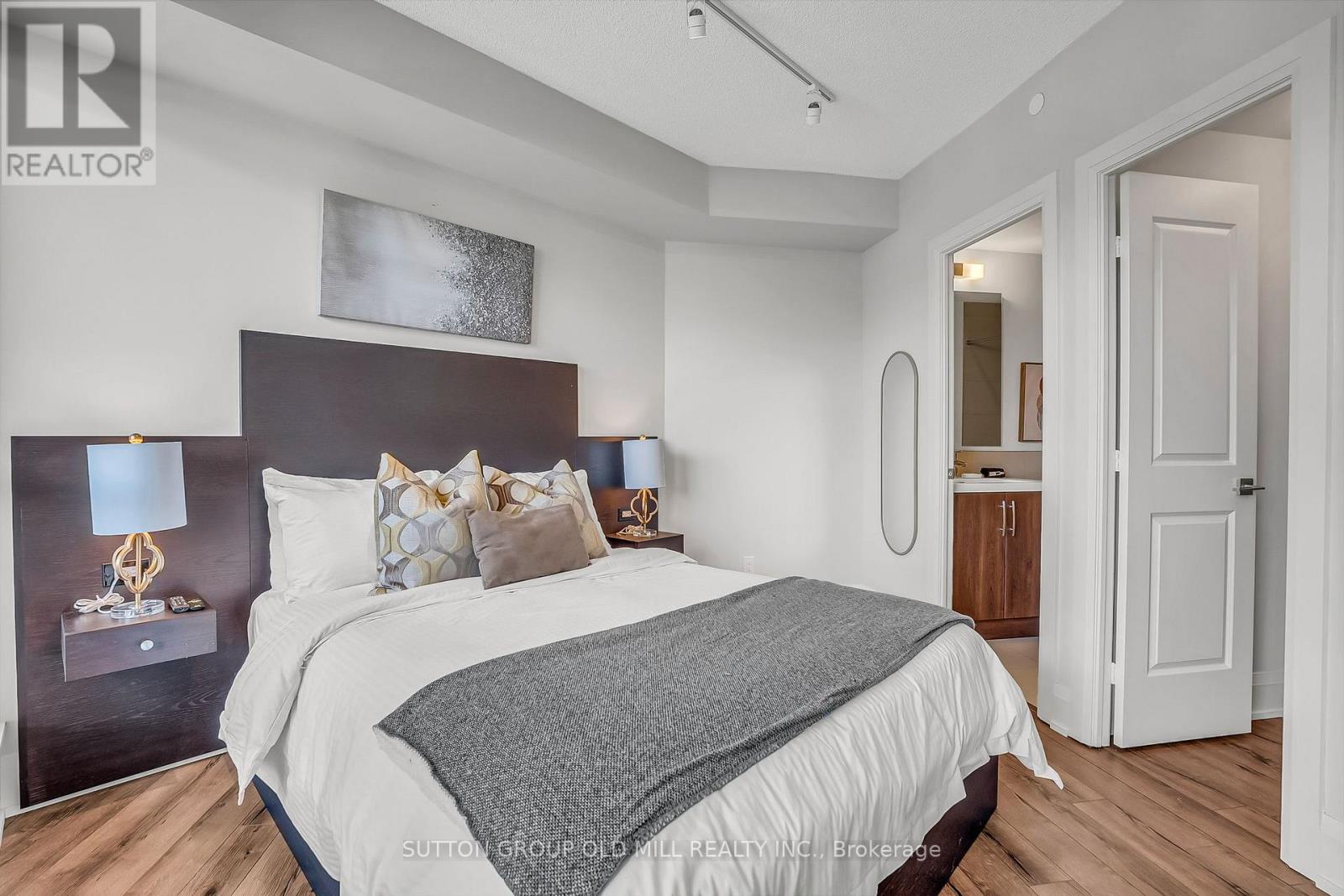 402 - 2 Old Mill Drive, Toronto (high Park-swansea), Ontario