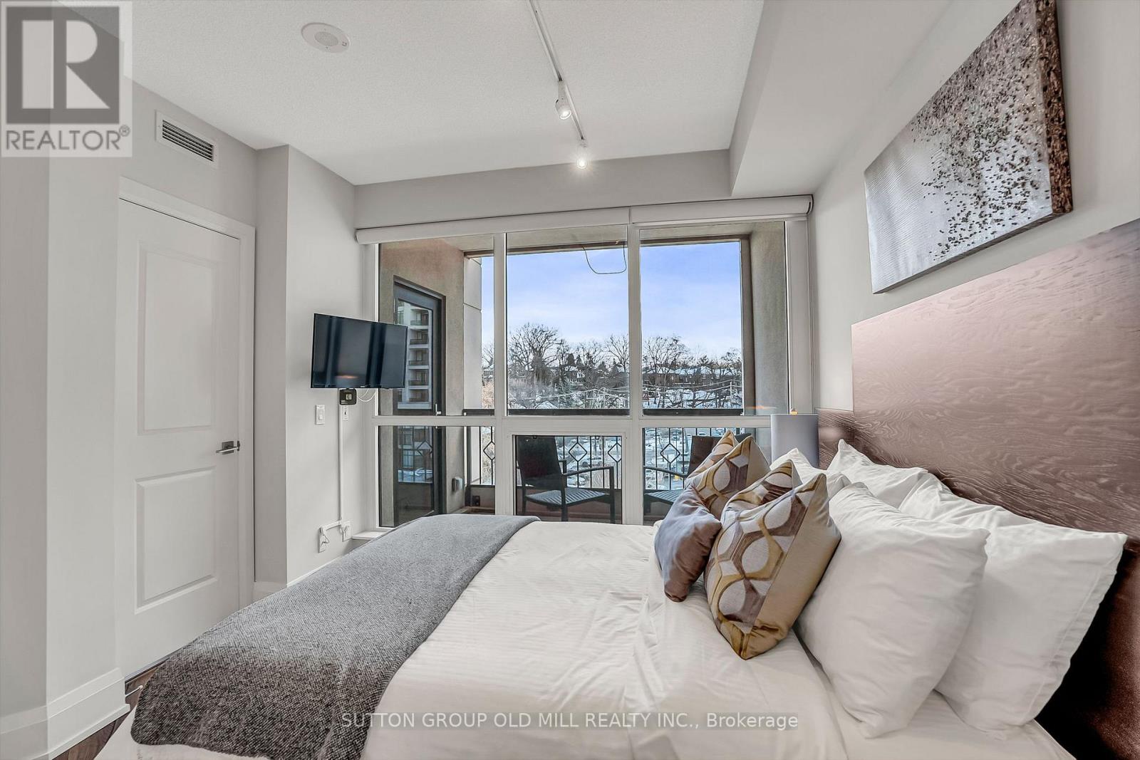 402 - 2 Old Mill Drive, Toronto (high Park-swansea), Ontario