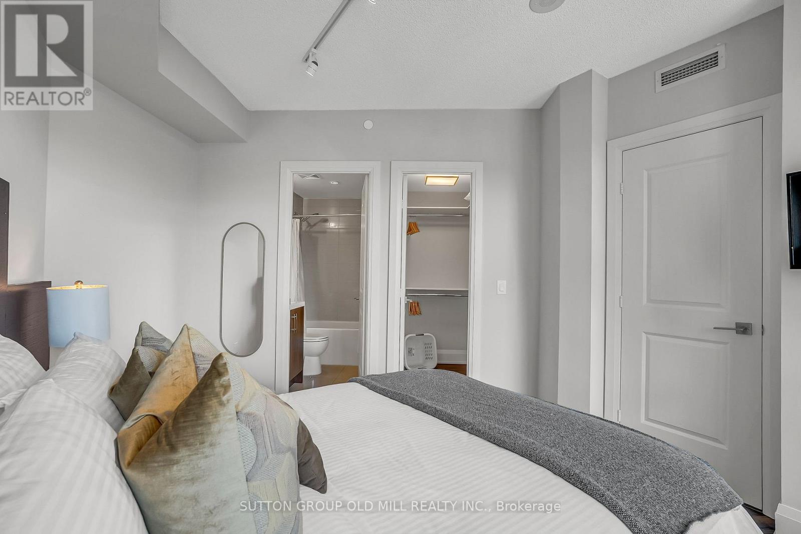 402 - 2 Old Mill Drive, Toronto (high Park-swansea), Ontario