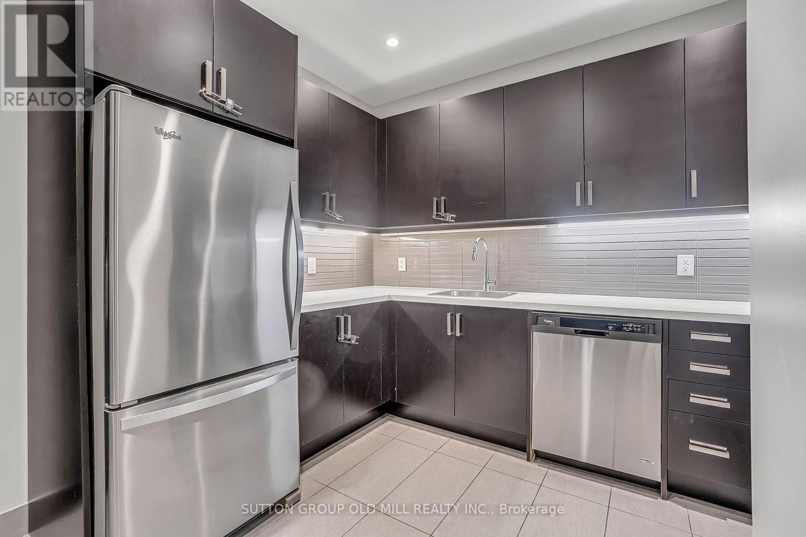 402 - 2 Old Mill Drive, Toronto (high Park-swansea), Ontario