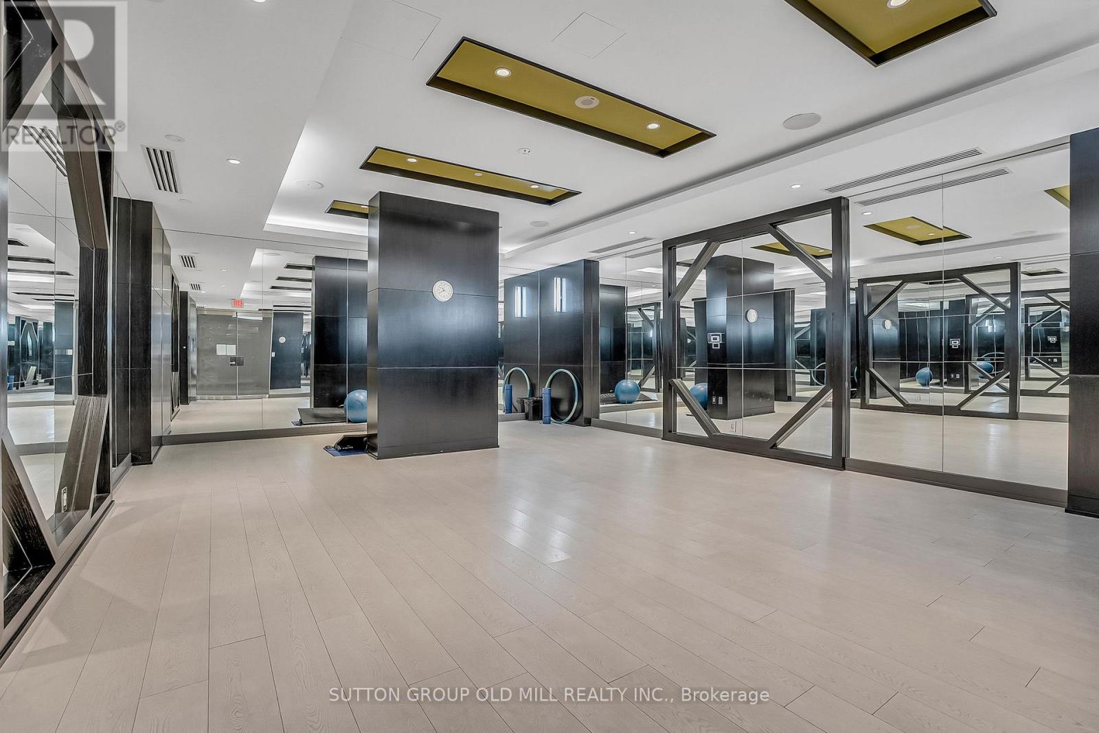 402 - 2 Old Mill Drive, Toronto (high Park-swansea), Ontario