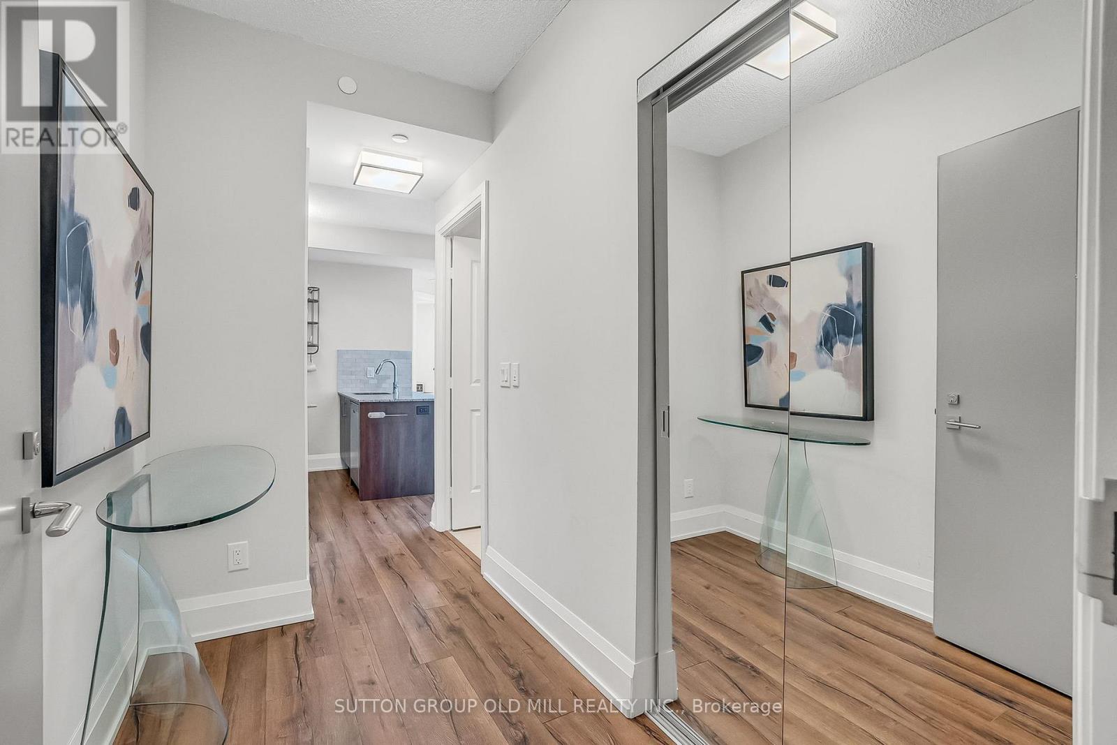 402 - 2 Old Mill Drive, Toronto (high Park-swansea), Ontario