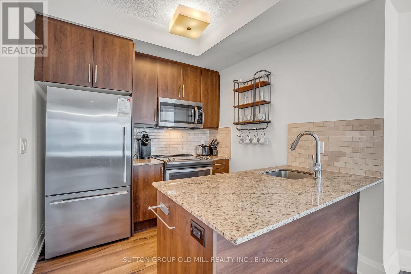 402 - 2 Old Mill Drive, Toronto (high Park-swansea), Ontario