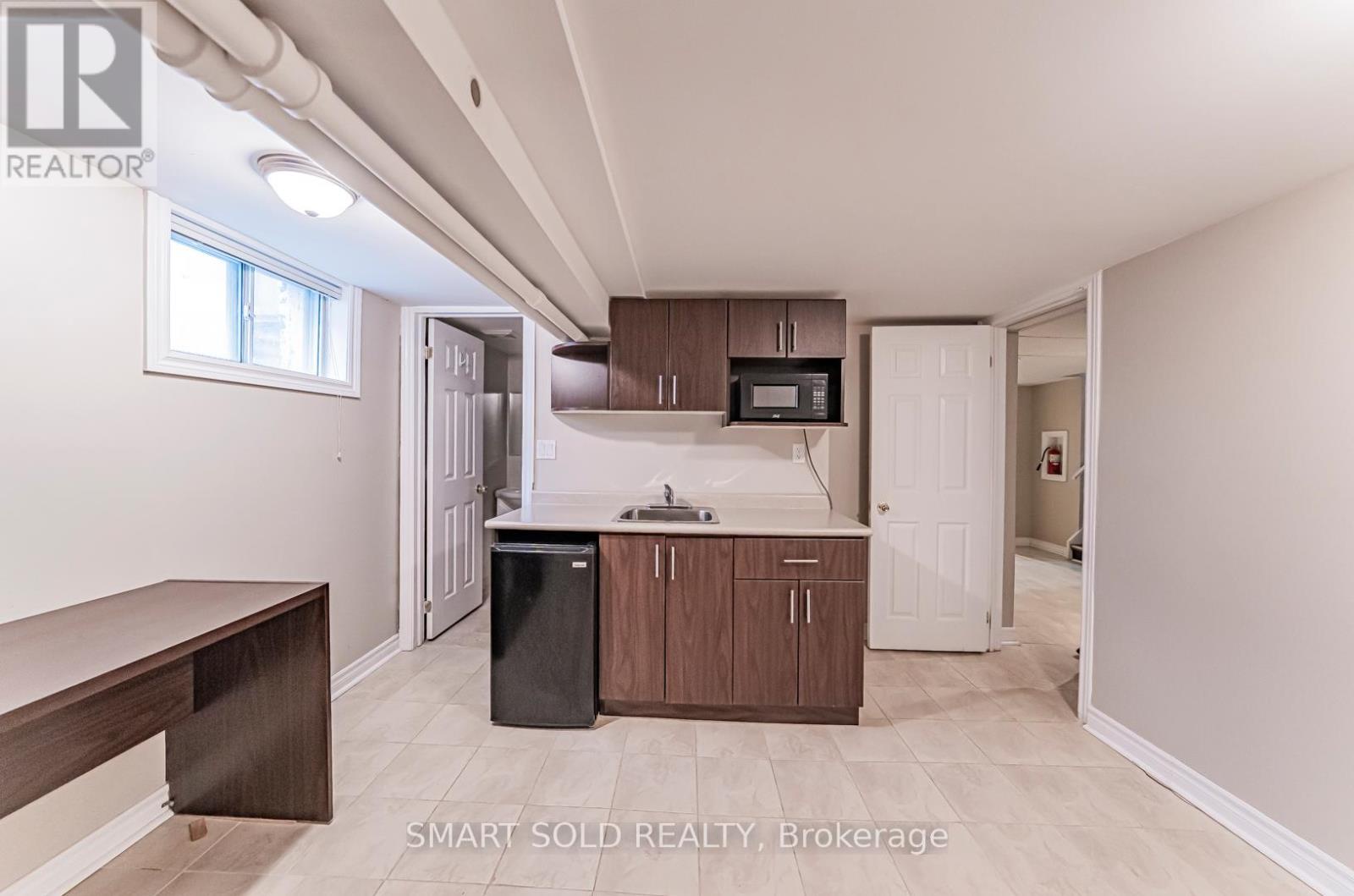 889 Avenue Road, Toronto (yonge-eglinton), Ontario