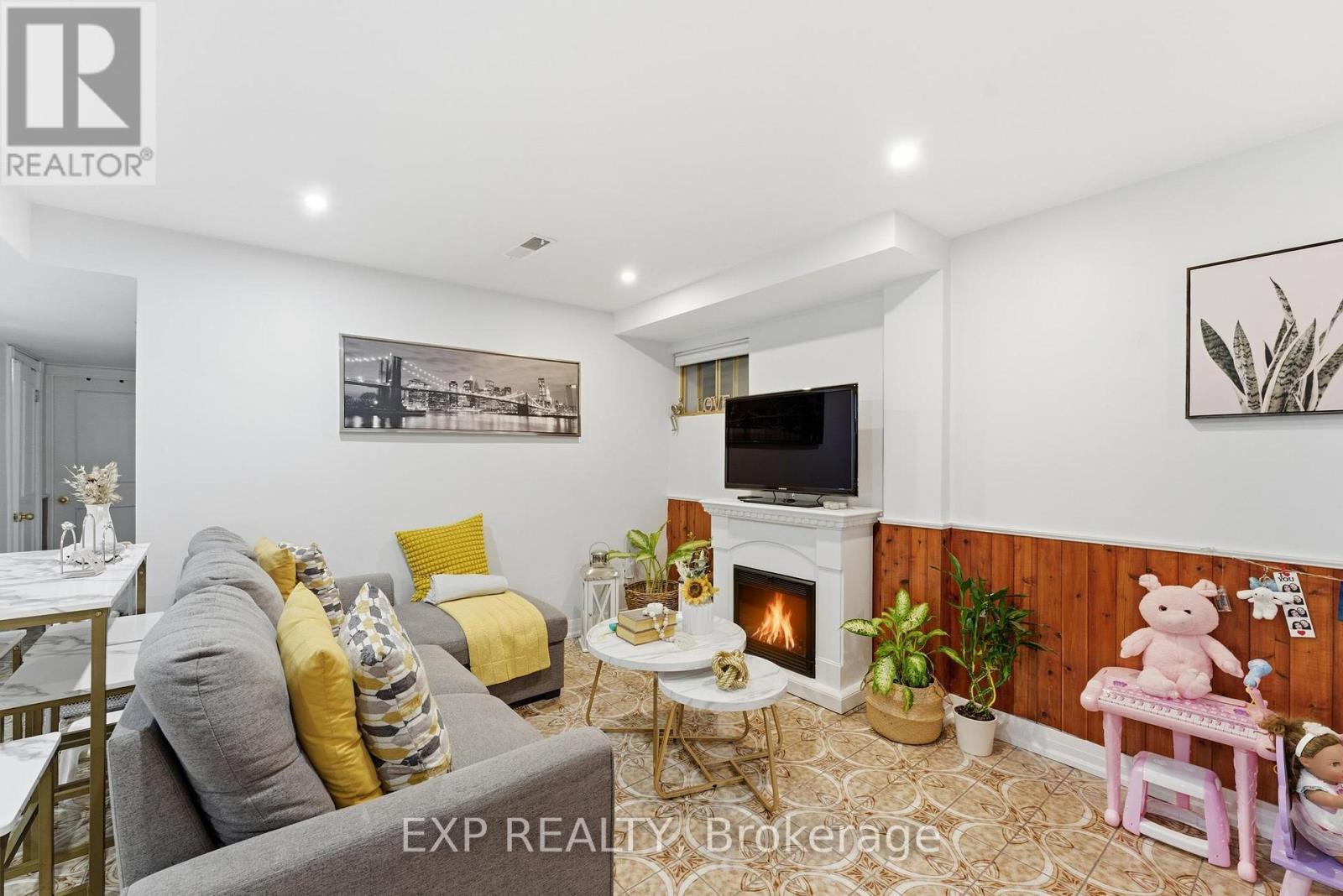 5 Hatherley Road, Toronto (caledonia-fairbank), Ontario