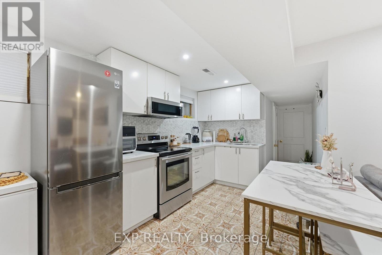 5 Hatherley Road, Toronto (caledonia-fairbank), Ontario