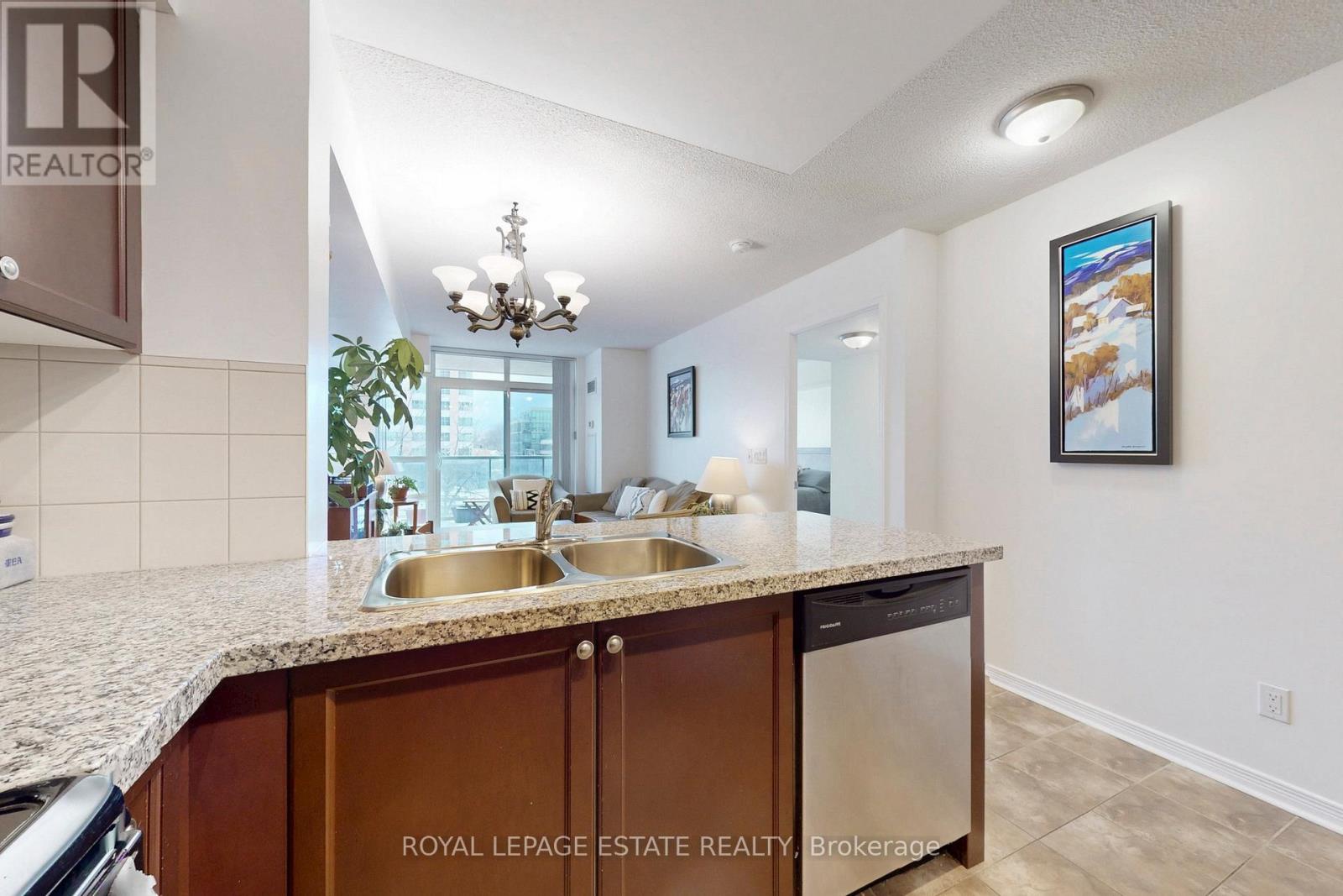 204 - 3 Michael Power Place, Toronto (islington-city Centre West), Ontario