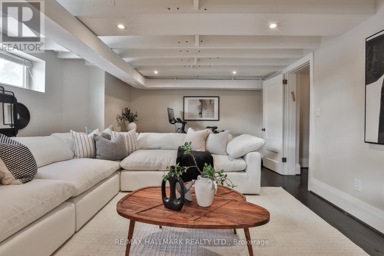 9 Glenarden Road, Toronto (forest Hill North), Ontario