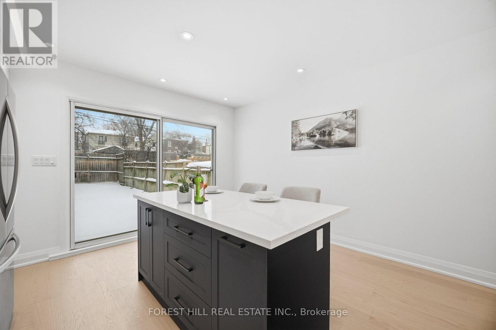 128 Duvernet Avenue, Toronto (east End-danforth), Ontario