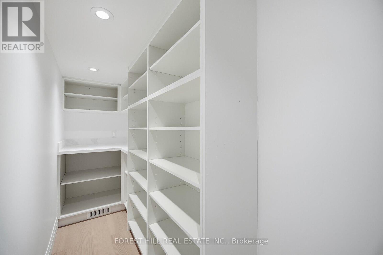 128 Duvernet Avenue, Toronto (east End-danforth), Ontario