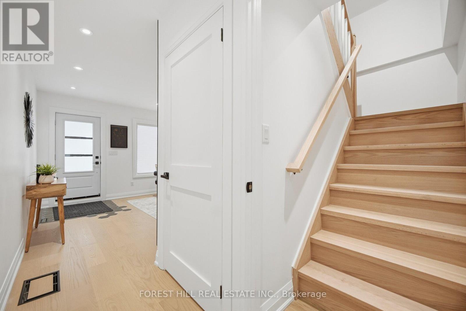 128 Duvernet Avenue, Toronto (east End-danforth), Ontario