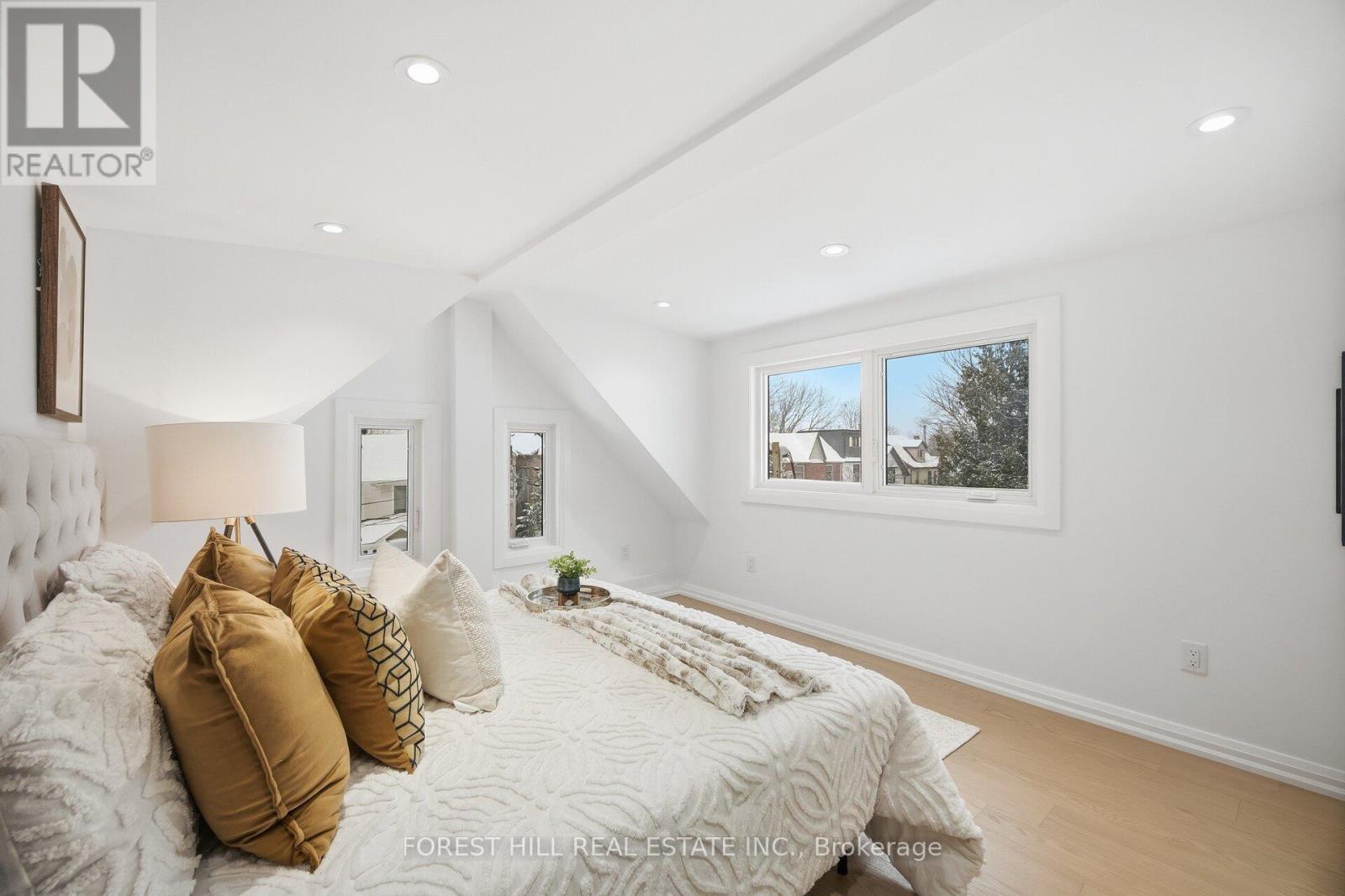 128 Duvernet Avenue, Toronto (east End-danforth), Ontario