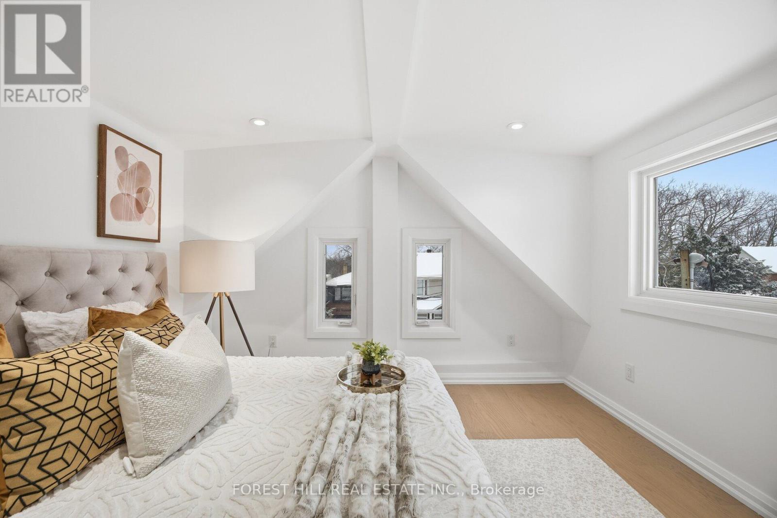 128 Duvernet Avenue, Toronto (east End-danforth), Ontario