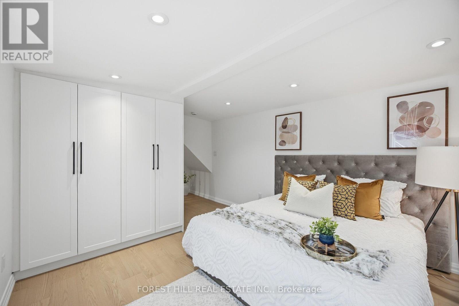 128 Duvernet Avenue, Toronto (east End-danforth), Ontario