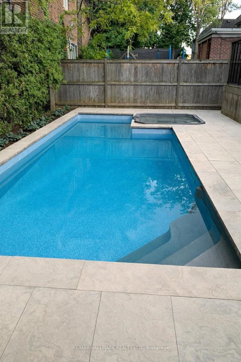 9 Glenarden Road, Toronto (forest Hill North), Ontario