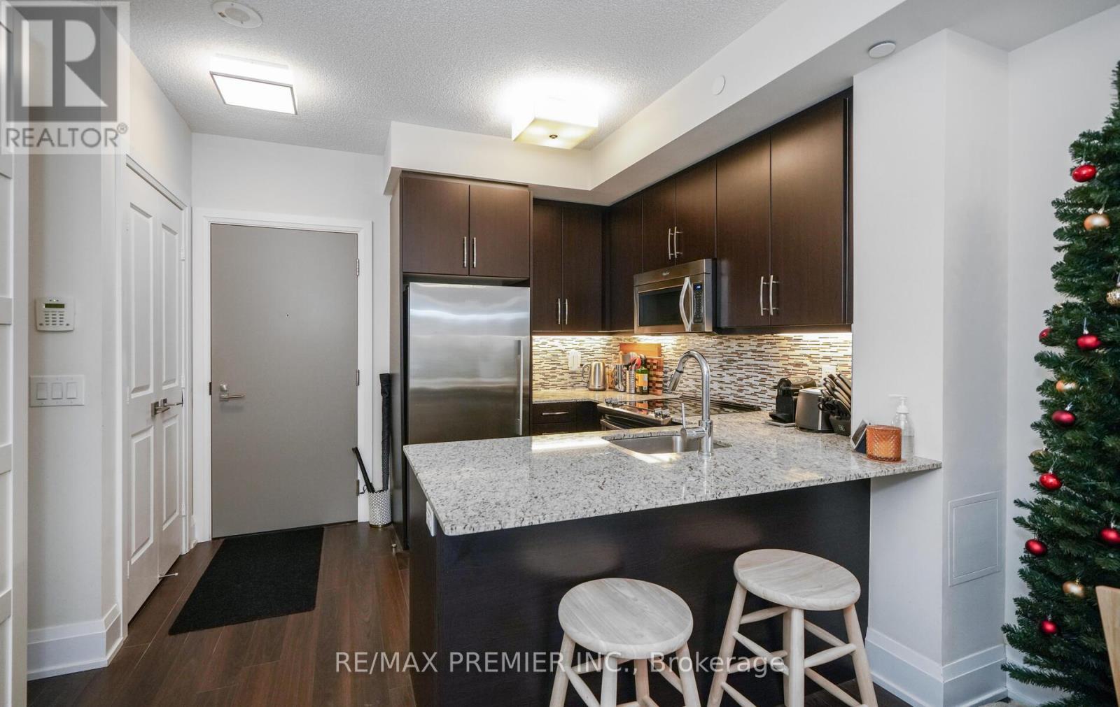 303 - 2 Old Mill Drive, Toronto (high Park-swansea), Ontario