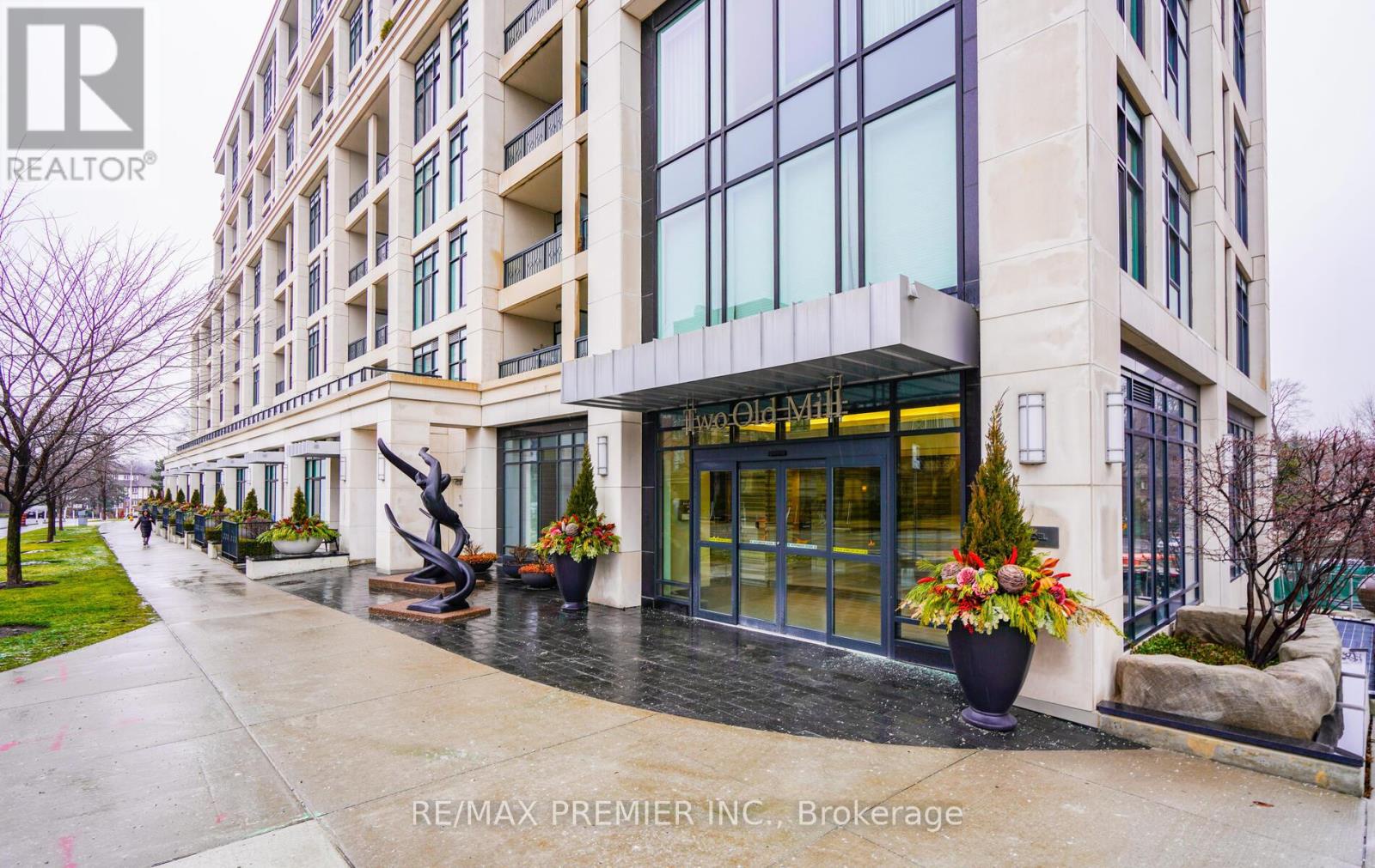 303 - 2 Old Mill Drive, Toronto (high Park-swansea), Ontario