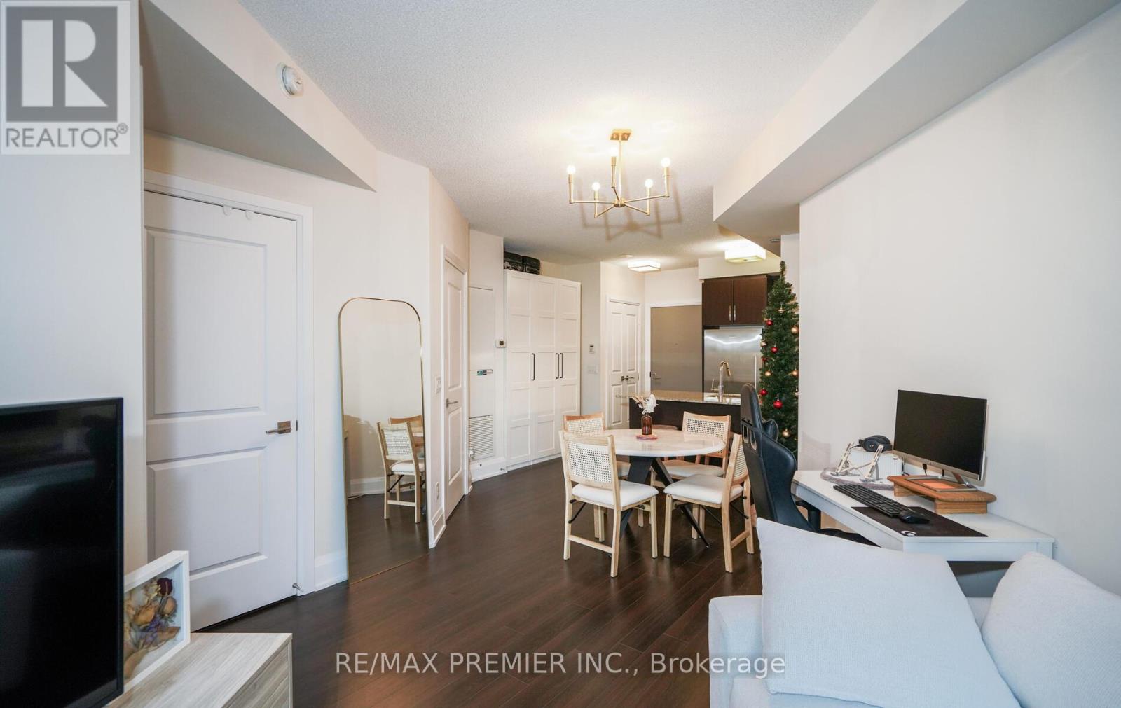 303 - 2 Old Mill Drive, Toronto (high Park-swansea), Ontario