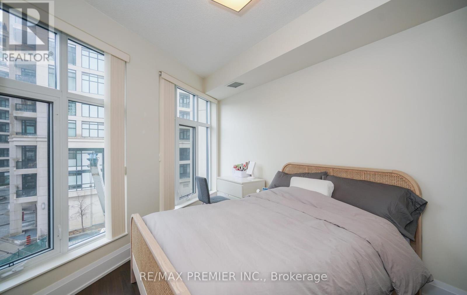 303 - 2 Old Mill Drive, Toronto (high Park-swansea), Ontario