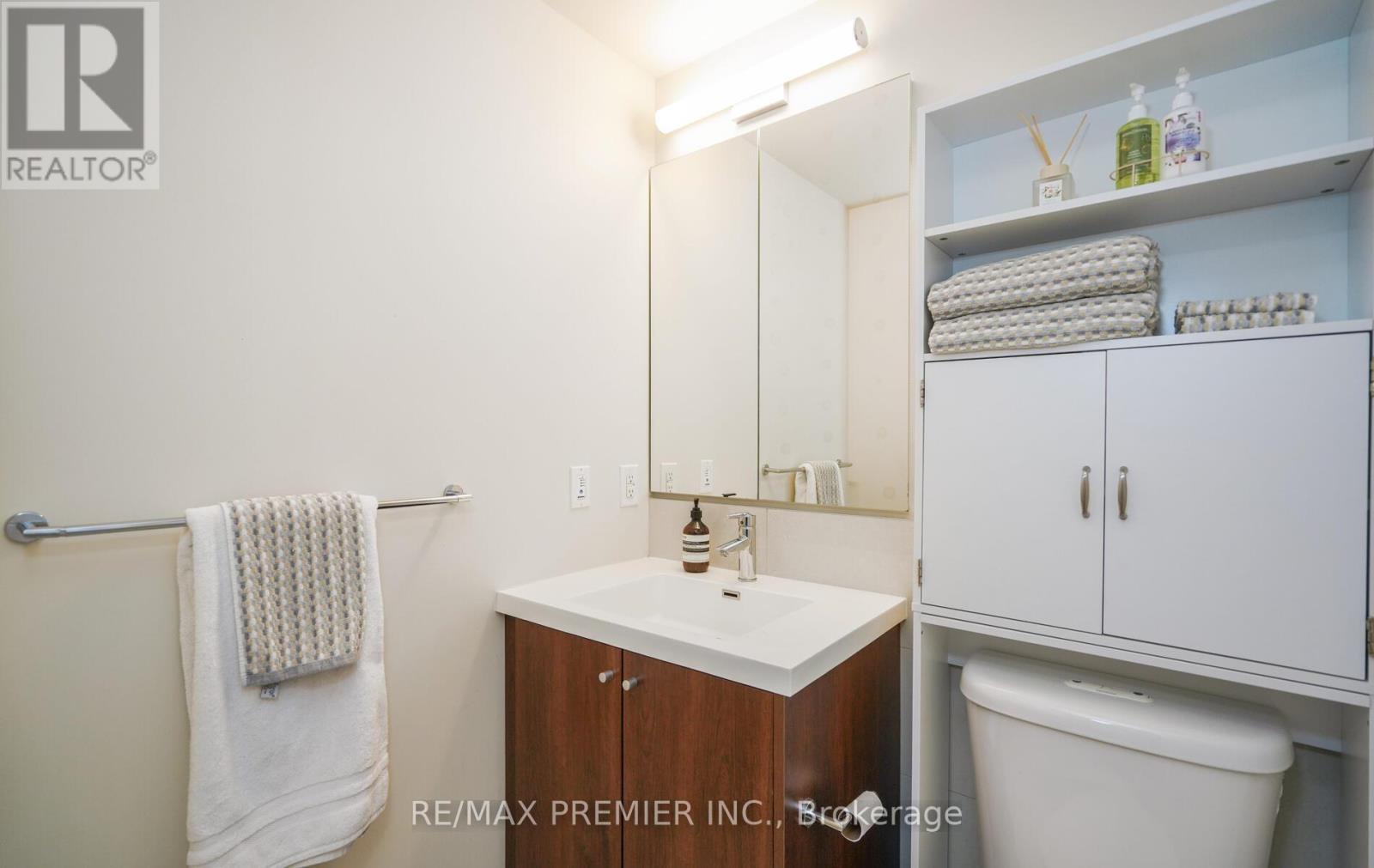 303 - 2 Old Mill Drive, Toronto (high Park-swansea), Ontario