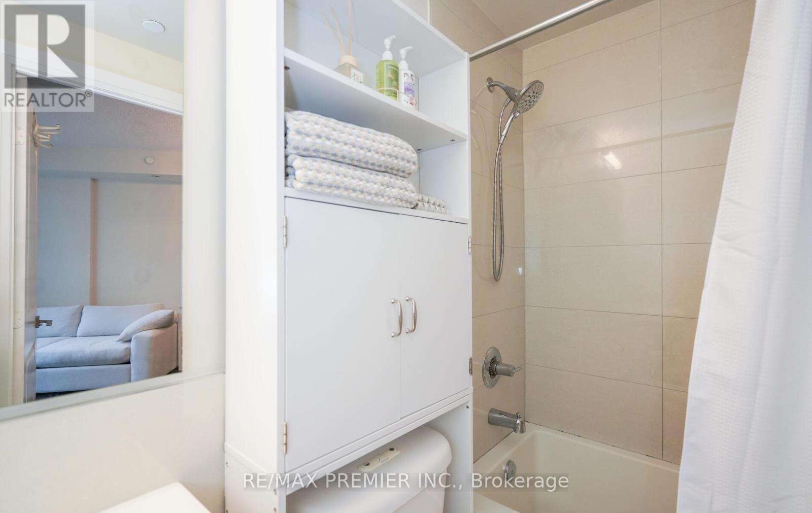 303 - 2 Old Mill Drive, Toronto (high Park-swansea), Ontario