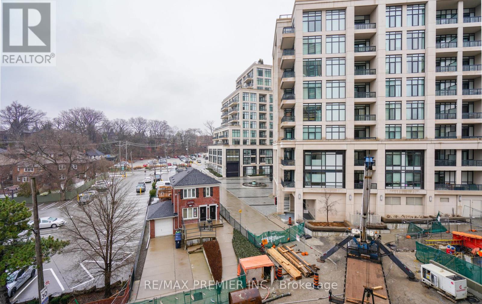 303 - 2 Old Mill Drive, Toronto (high Park-swansea), Ontario