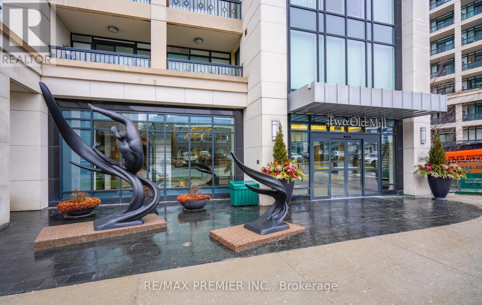 303 - 2 Old Mill Drive, Toronto (high Park-swansea), Ontario